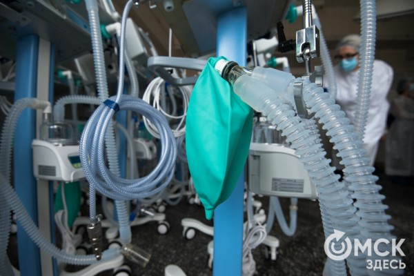 "Они спасают, когда человек не может дышать". В Омск поступили новые аппараты ИВЛ