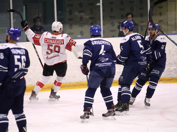 
        Полный разгром в Новогорске! Как «Авангард» одержал победу над «Динамо»
      