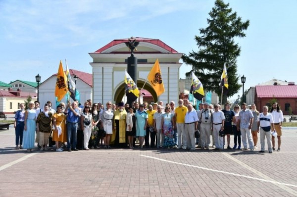 Двуглавый орёл. Как был установлен обелиск в День города в Омске