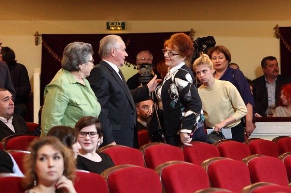 Столичные гости превратили Омский театр драмы в настоящий Бродвей