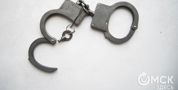 Омича, нападавшего на женщин на Левобережье, поймали