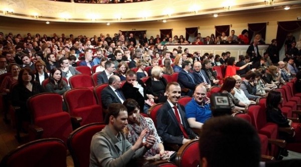 Столичные гости превратили Омский театр драмы в настоящий Бродвей