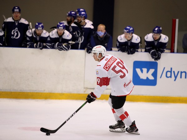 «Вся команда в конкуренции». Хартли, Чинахов и Хохлачёв о разгромной победе над «Динамо» во второй игре предсезонки
«Вся команда в конкуренции». Хартли, Чинахов и Хохлачёв о разгромной победе над «Динамо» во второй игре предсезонки