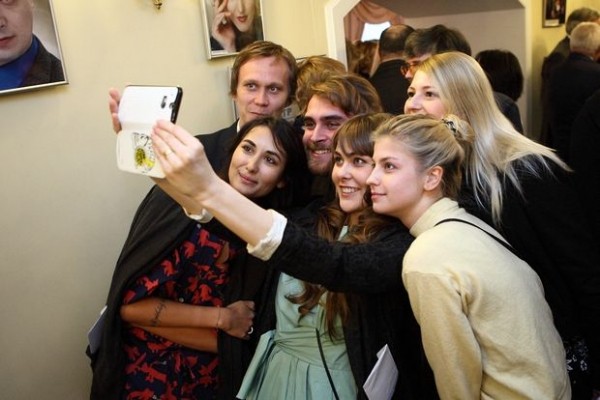 Столичные гости превратили Омский театр драмы в настоящий Бродвей