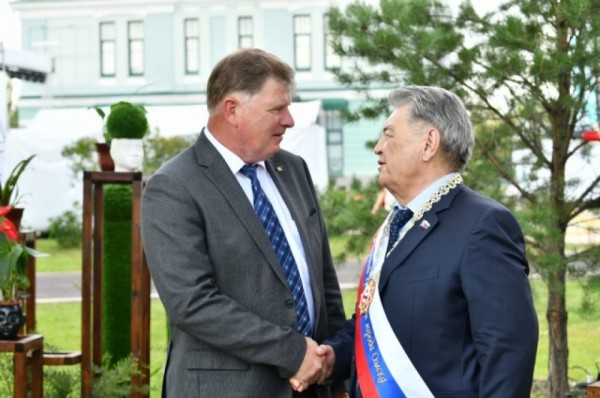 День города-2020 в Омске. Награждение почётного жителя и онлайн-концерт День города-2020 в Омске. Награждение почётного жителя и онлайн-концерт