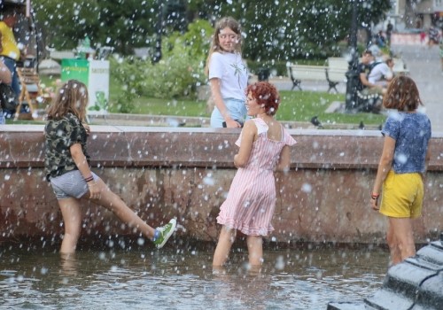 День города стал виртуальным, однако омичи все равно вышли на улицы