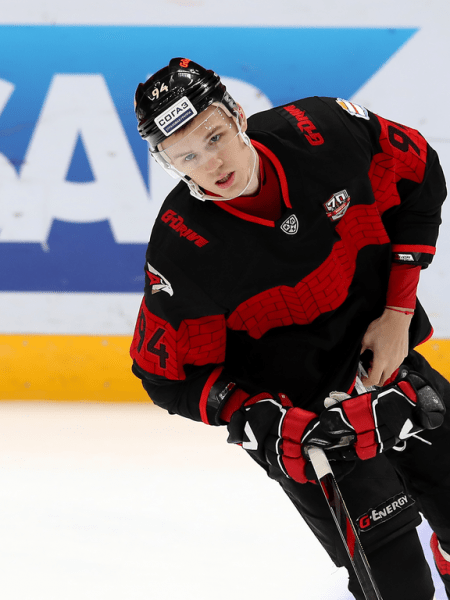 
        «Авангард» - «Амур» 2:1. Товарищеский матч (ВИДЕО)
      