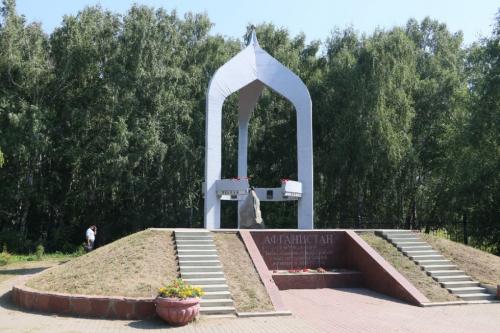 Сквозь огонь и медные трубы: как отметили свой праздник омские десантники