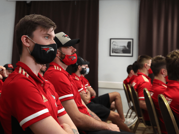 
        Третий мастер-класс программы «Игровой интеллект»: как хоккеистам общаться с прессой (ФОТО+ВИДЕО)
      