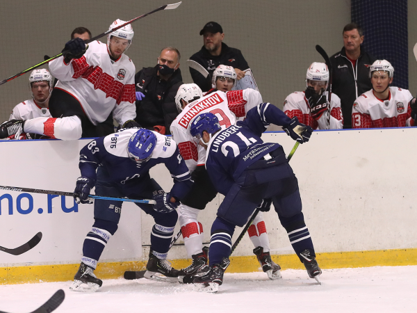 
        Полный разгром в Новогорске! Как «Авангард» одержал победу над «Динамо»
      