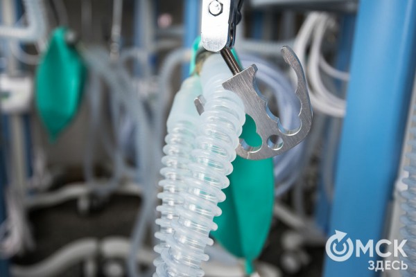"Они спасают, когда человек не может дышать". В Омск поступили новые аппараты ИВЛ