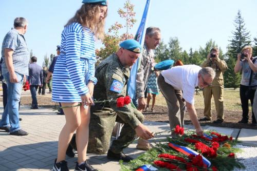 Сквозь огонь и медные трубы: как отметили свой праздник омские десантники