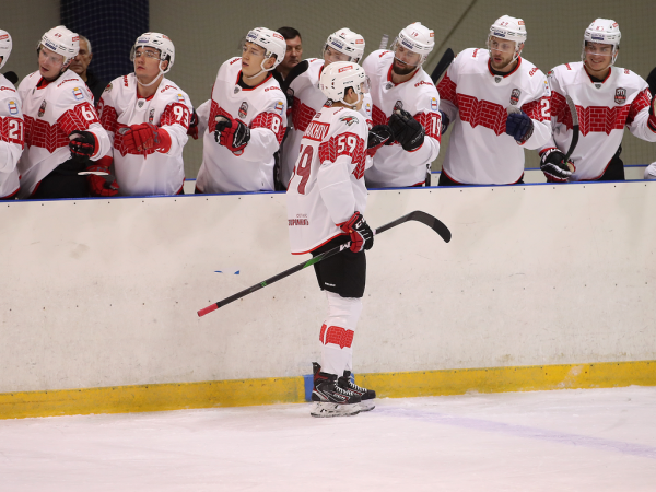 «Вся команда в конкуренции». Хартли, Чинахов и Хохлачёв о разгромной победе над «Динамо» во второй игре предсезонки
«Вся команда в конкуренции». Хартли, Чинахов и Хохлачёв о разгромной победе над «Динамо» во второй игре предсезонки