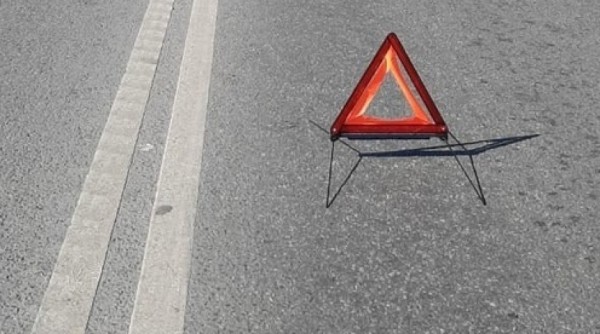 Слетела обувь: появилось фото сильного наезда на пешехода в Нефтяниках Омска