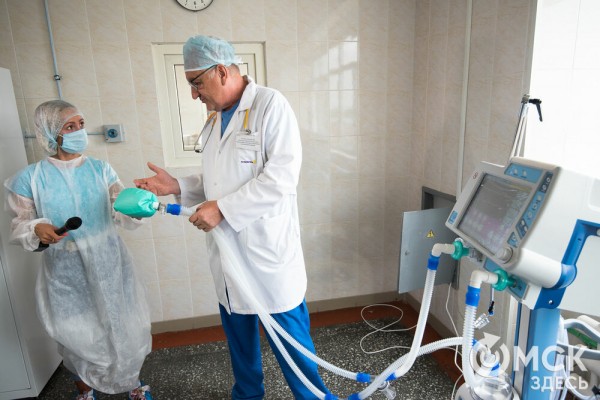 "Они спасают, когда человек не может дышать". В Омск поступили новые аппараты ИВЛ