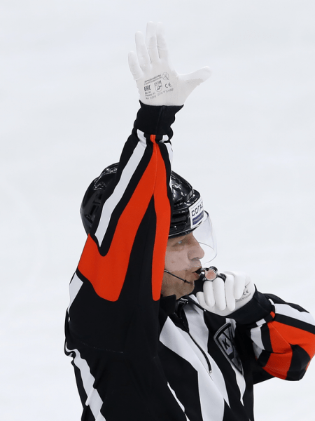 
        Вторая волевая победа в Питере! Как «Авангард» разобрался с «Северсталью»
      