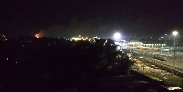 В Омске ночью горели здания складов