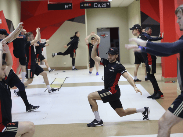 
        Хоккей вернулся! Как «Авангард» выиграл первый предсезонный матч у «Динамо»
      