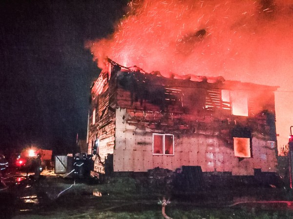 Пожар уничтожил в Омске два дома Пожар уничтожил в Омске два дома