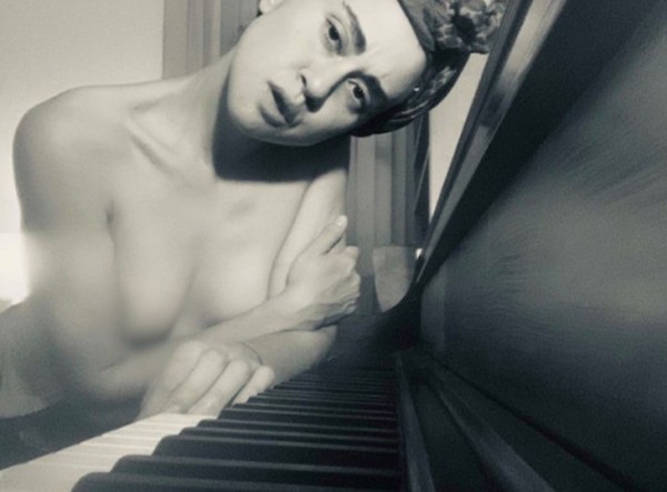 Дочь Успенской с голой грудью обратилась к Трампу