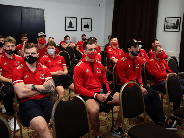 
        Третий мастер-класс программы «Игровой интеллект»: как хоккеистам общаться с прессой (ФОТО+ВИДЕО)
      