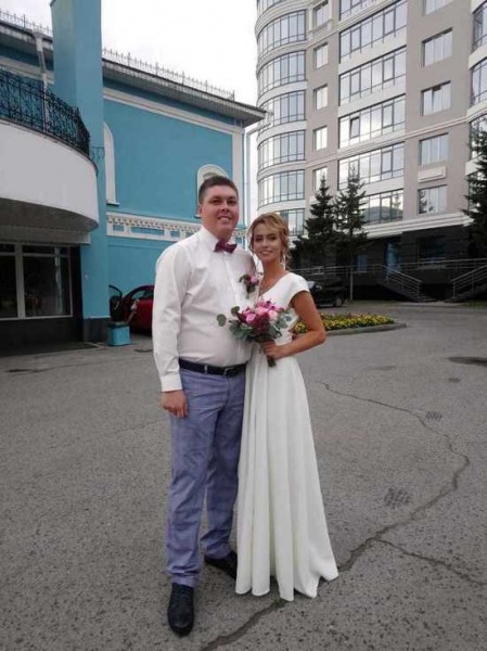 Еще одна пара врачей из барнаульского ковидного госпиталя узаконила отношения