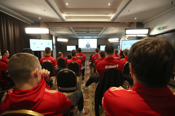 
        Третий мастер-класс программы «Игровой интеллект»: как хоккеистам общаться с прессой (ФОТО+ВИДЕО)
      