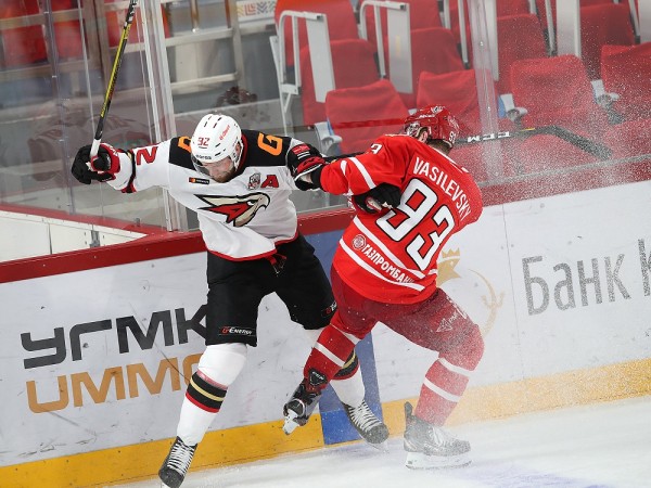 "Авангард" уступил "Автомобилисту" в противостоянии лидеров Восточной конференции. "Авангард" уступил "Автомобилисту" в противостоянии лидеров Восточной конференции.