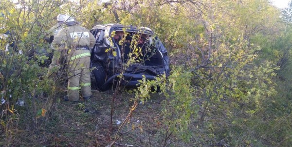 Под Омском кроссовер вылетел в кювет, три человека погибли Под Омском кроссовер вылетел в кювет, три человека погибли