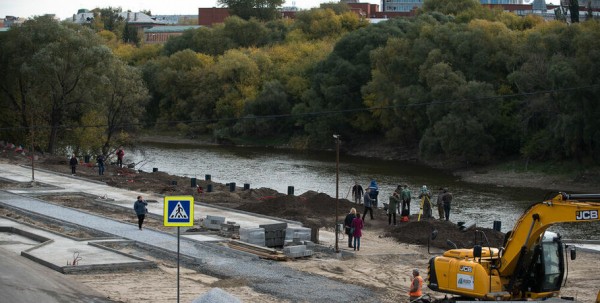 Омич заявил, что при благоустройстве набережной могут повредить столетнее судно