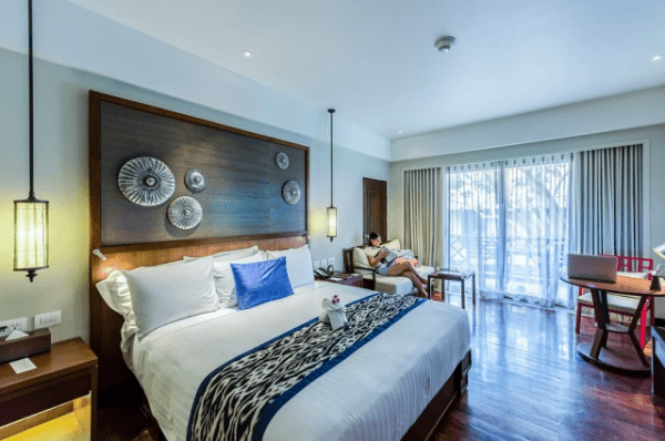 В Омске вместо жилых домов строят бани и гостиницы