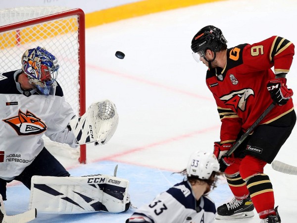 "Авангард" снова "засушил" магнитогорский "Металлург"