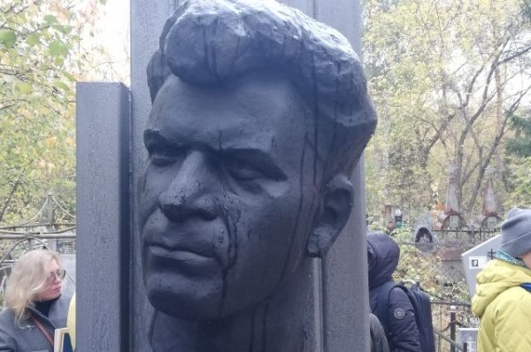 В Омске презентовали обновлённый памятник Тимофею Белозёрову