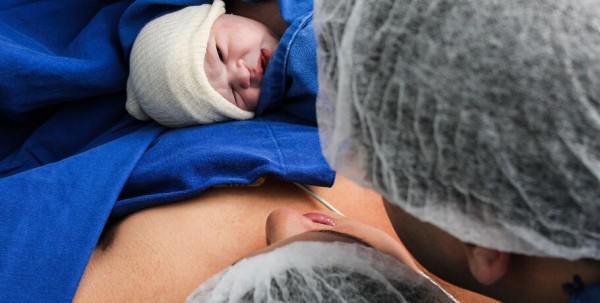 Омский перинатальный центр возобновил партнёрские роды