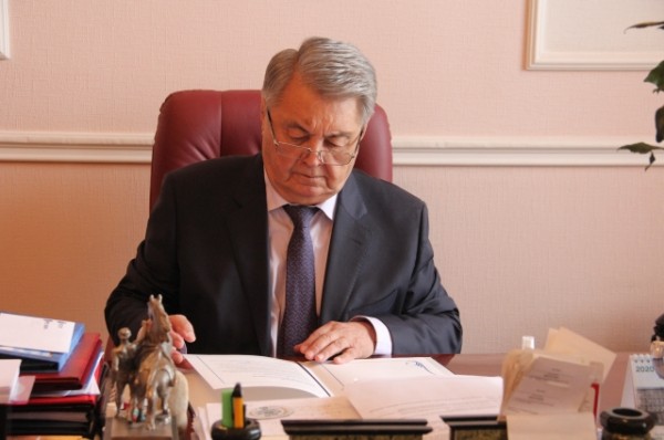 Мэр Оксана Фадина поздравила Почётного гражданина Омска с 80-летием