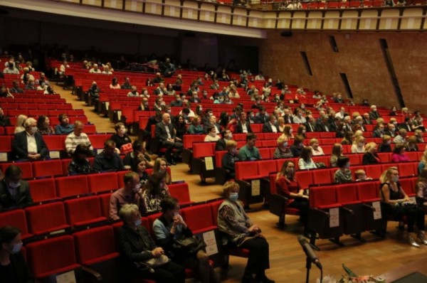 До мурашек. В Омской филармонии открыли новый музыкальный сезон