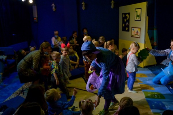 Спектакль на подушках. Сказка про медвежат, которые вовсе и не жадничали