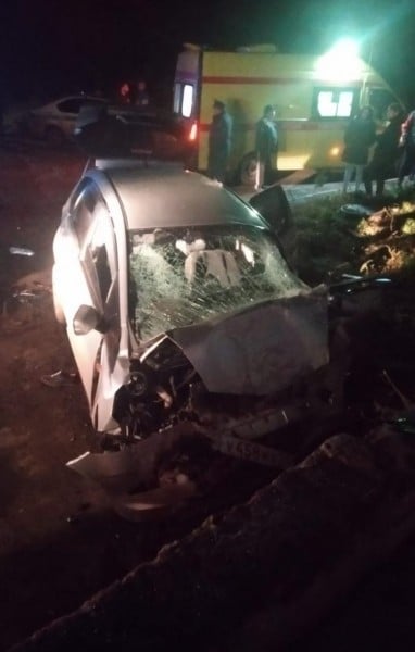 В Омске иномарка въехала в стену здания: водитель погиб