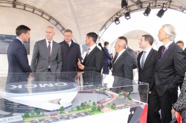 Закладка капсулы с именными шайбами на площадке строительства «Арены Омск»