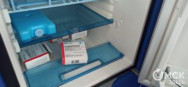 Если надо - уколюсь! Как проходит вакцинация в передвижных омских медпунктах