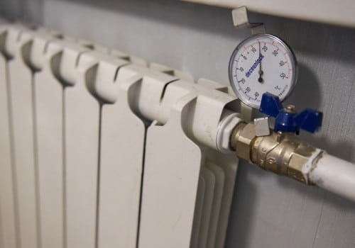 В Омске начали включать отопление