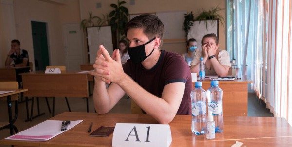 Омский депутат допустил возвращение школьников на удалёнку