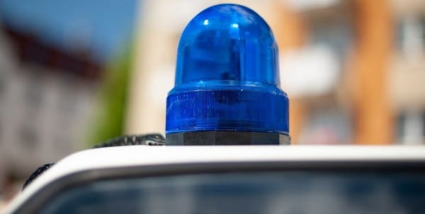 В Омске иномарка въехала в стену здания: водитель погиб