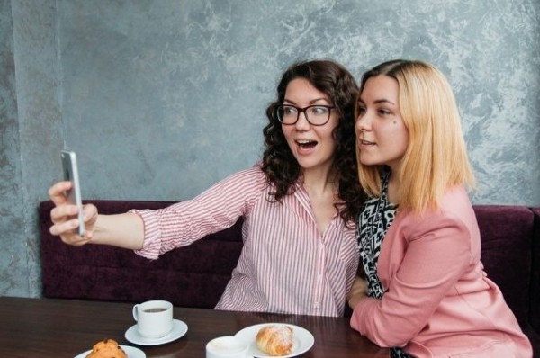 Женщин больше, и они старше. Эксперты - о демографии Омской области