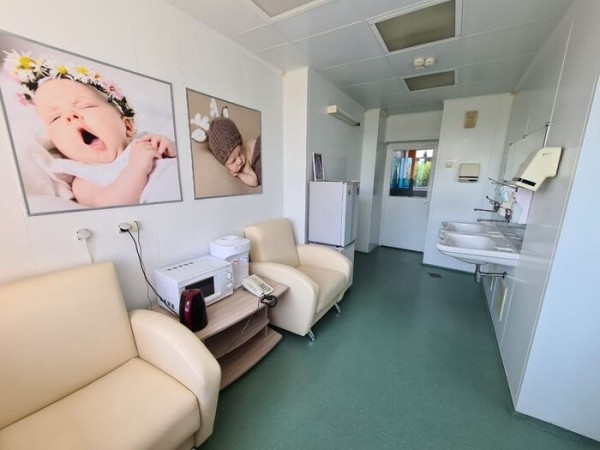 Омский перинатальный центр возобновил партнёрские роды