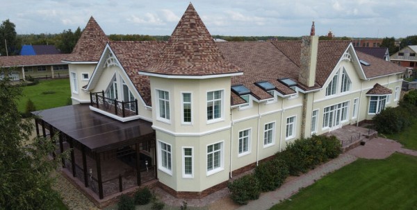 Под Омском продают усадьбу за 99 млн рублей Под Омском продают усадьбу за 99 млн рублей