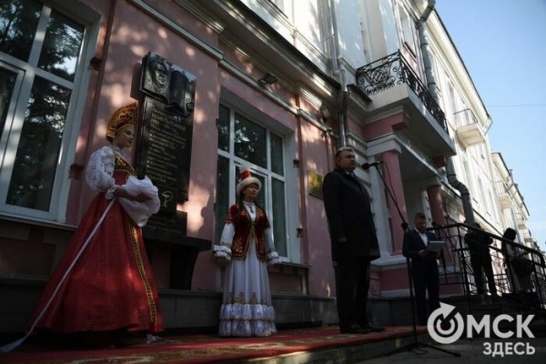 В Омске открыли мемориальную доску отцу президента Казахстана