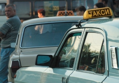 Омичи выражают недовольство из-за подскочивших цен на такси