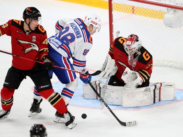 Огненный матч в Балашихе между фаворитами Востока и Запада завершился победой «Авангарда» над СКА