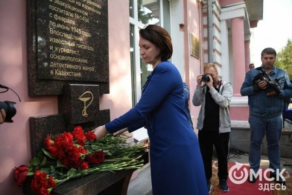 В Омске открыли мемориальную доску отцу президента Казахстана